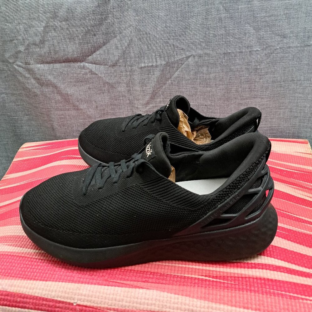 %Kizik Athens Sneaker Men 14 Wide / A 42